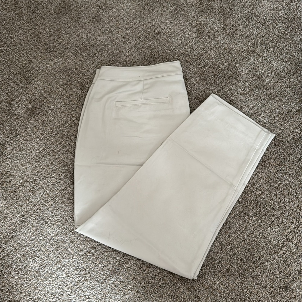 Chicos Like New Fabulously Slimming Crop Khaki Size 1.5